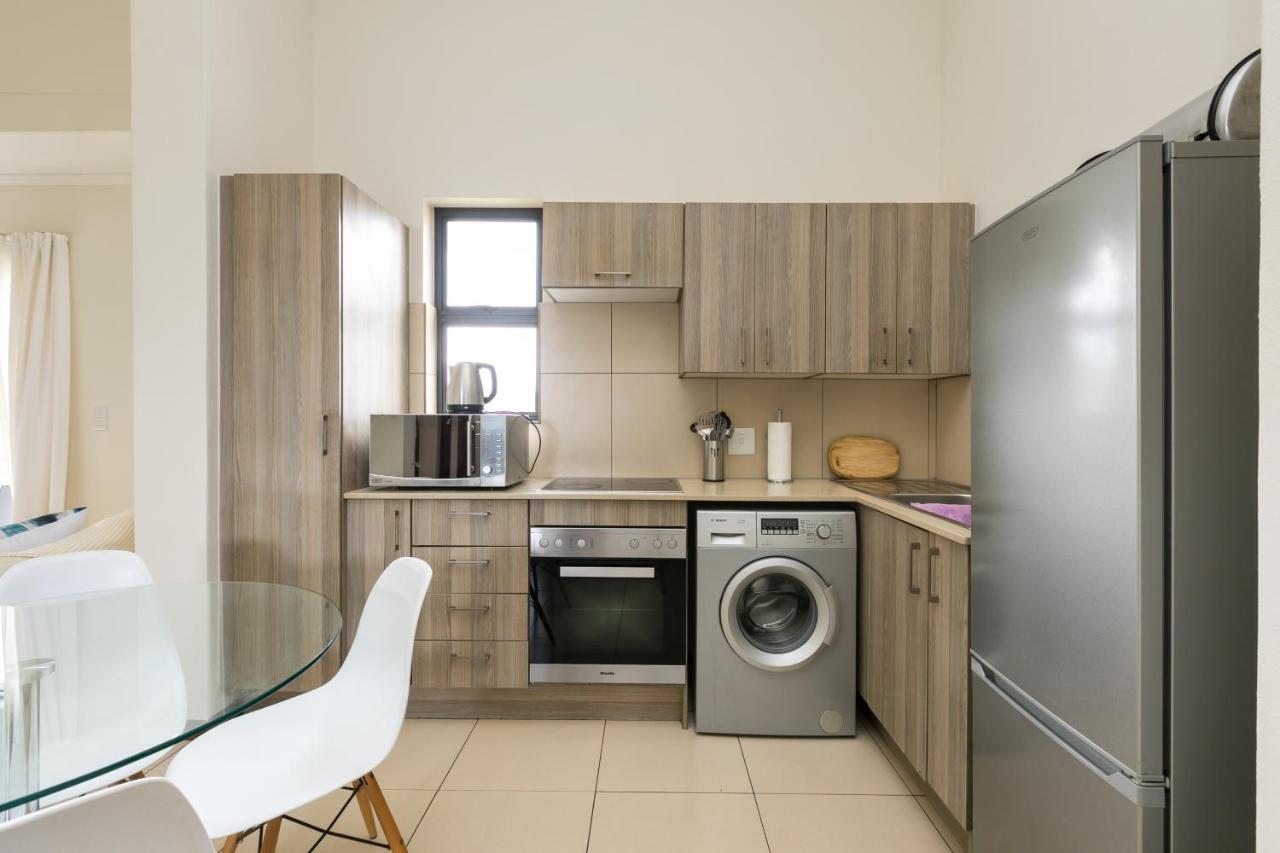 Modern Apartment In A Secure Golf Estate.Wifi Roodepoort Kültér fotó
