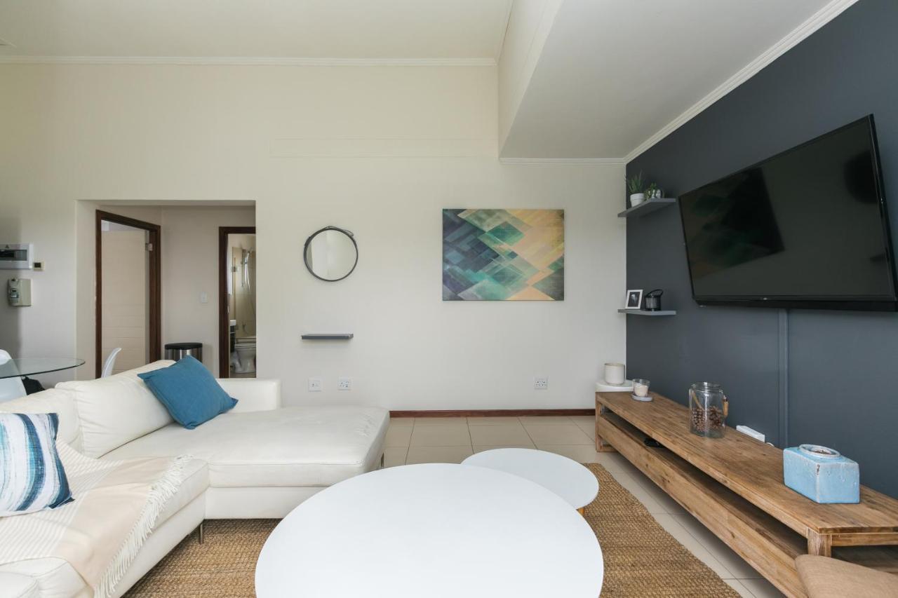 Modern Apartment In A Secure Golf Estate.Wifi Roodepoort Kültér fotó