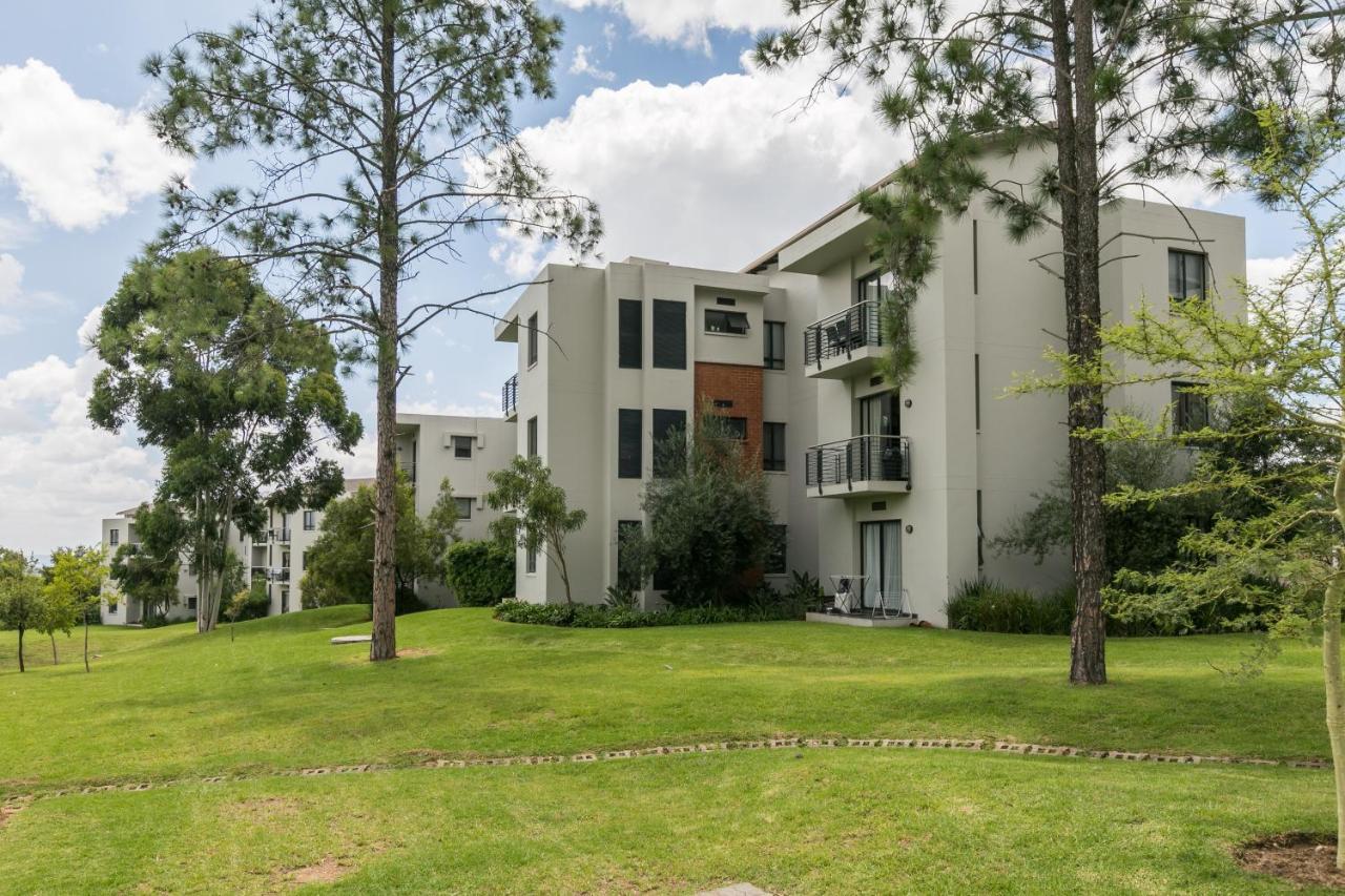 Modern Apartment In A Secure Golf Estate.Wifi Roodepoort Kültér fotó